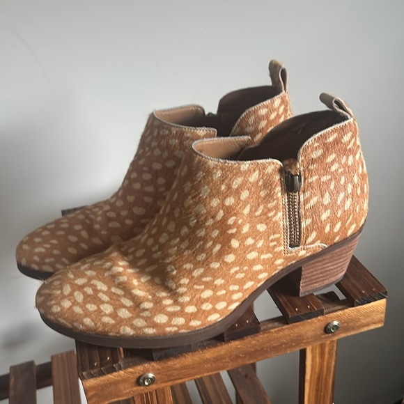 Vionic Cecily Animal Print Women's Tan Ankle Boots - Picture 2 of 11